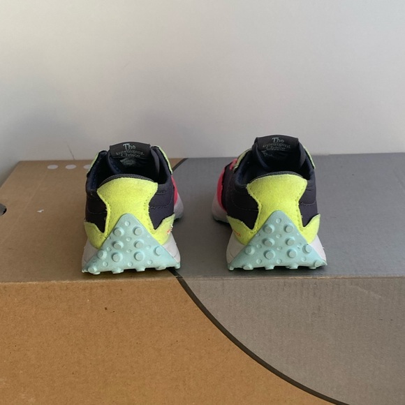 New Balance 327 Toddler Sneakers - SZ 4 C - Picture 3 of 16